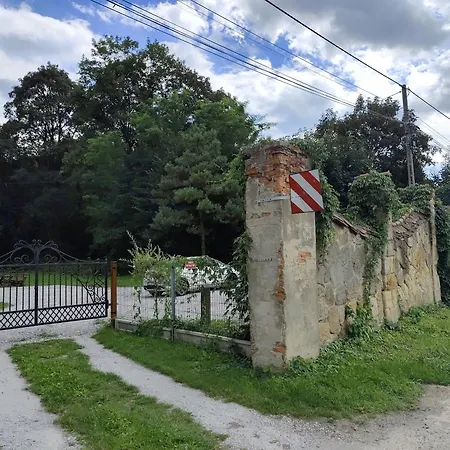 Mieszkanie W Oficynie Palacu Goetza